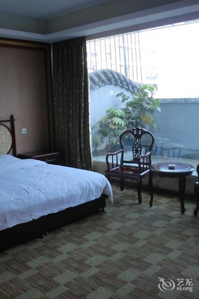 Huayu South City Hotel Wenjiang Екстер'єр фото